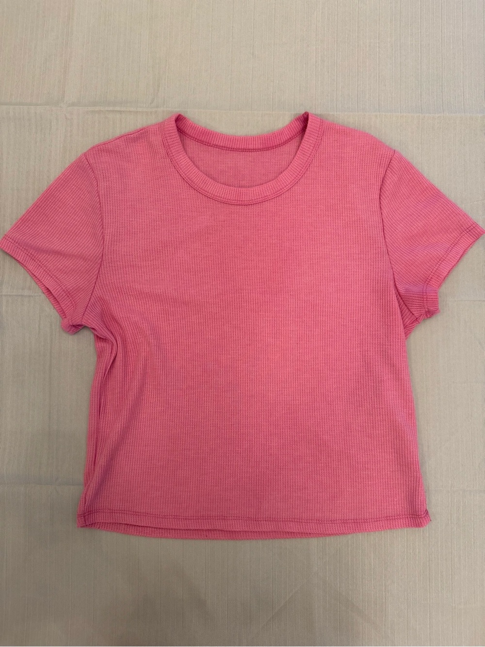 Womenโs Pink Ribbed Short Sleeve Crop Top